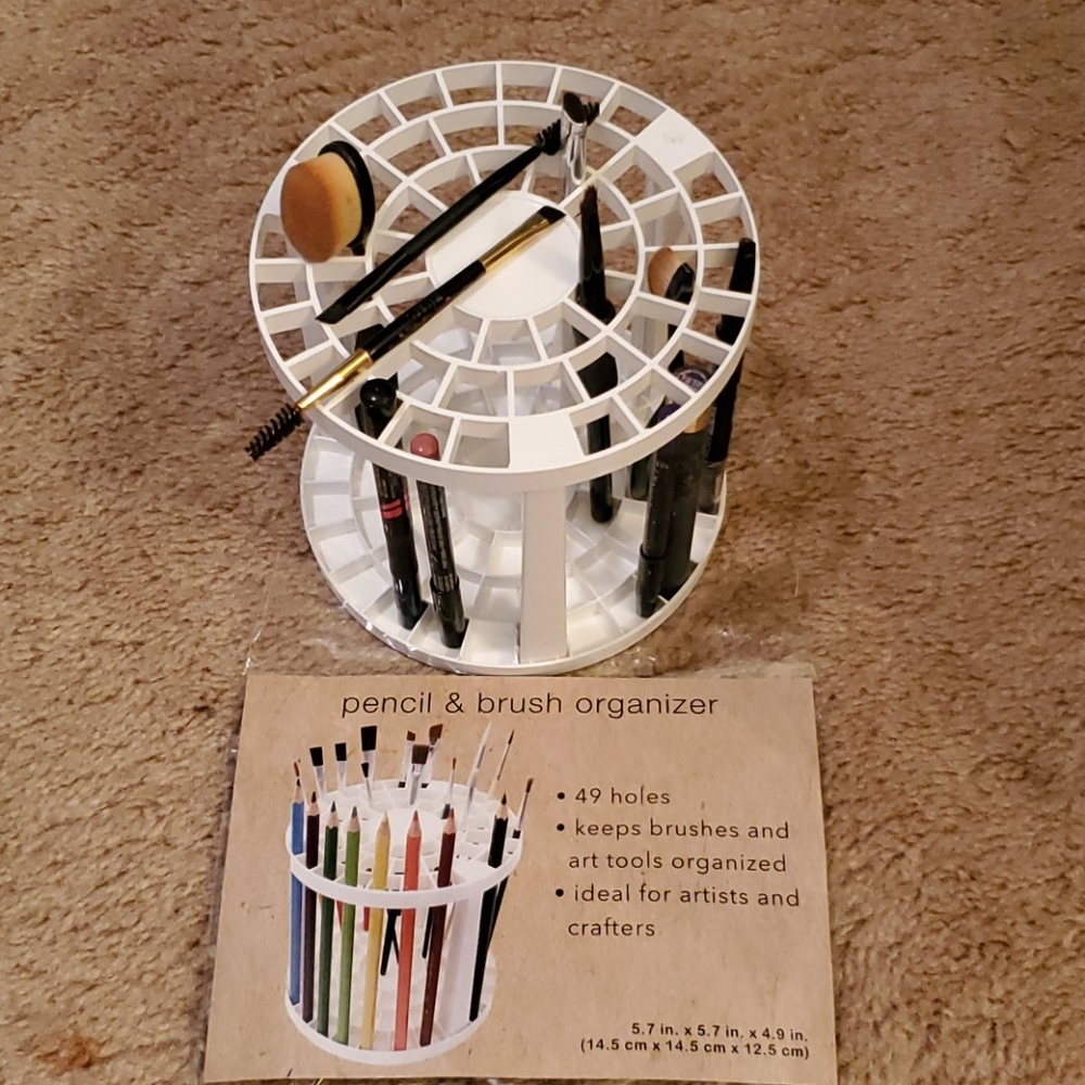 Brush/ pen organizer carousel